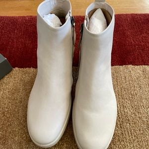 Ecco comfort bootie size 40 us 9-9.5